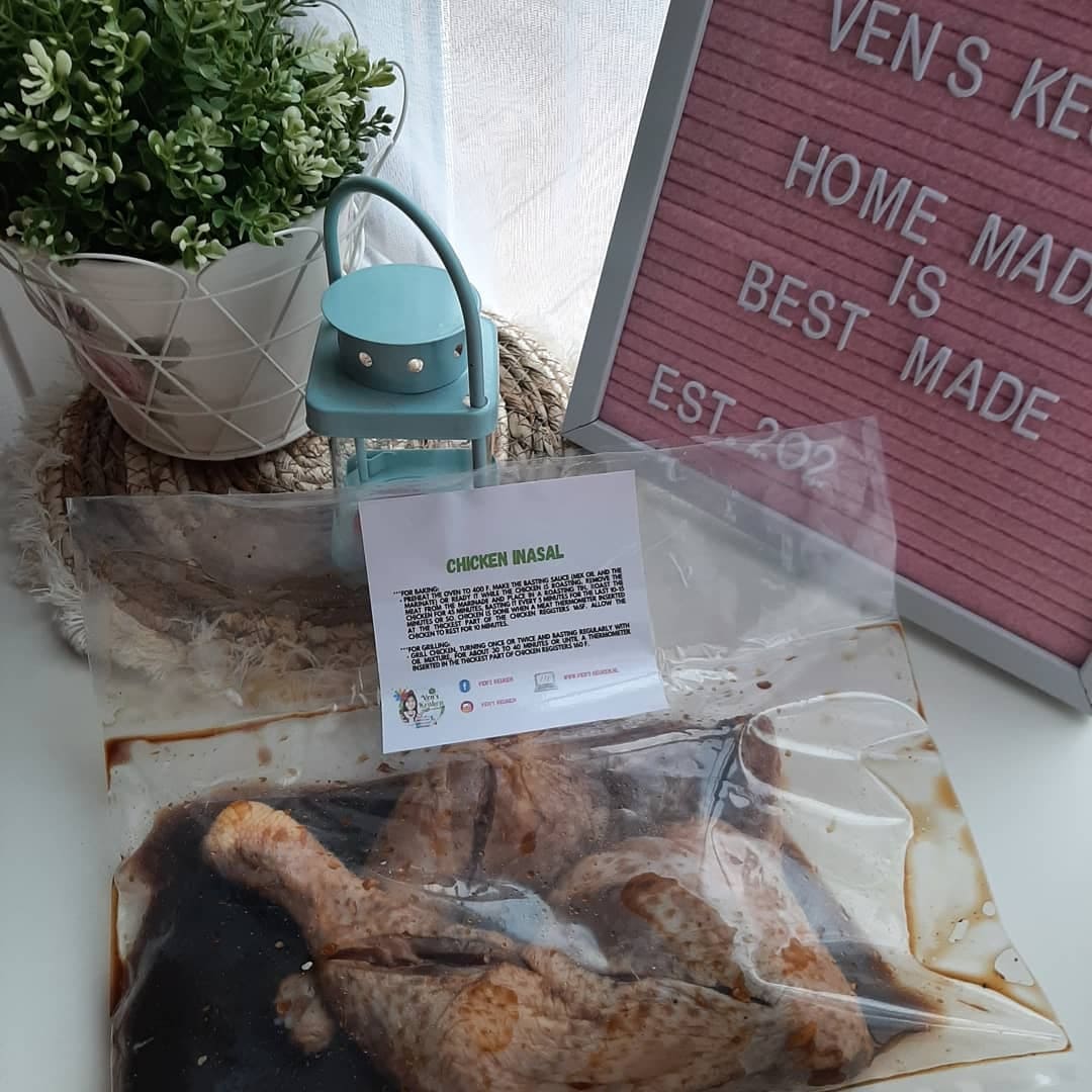 Pack of marinated thigh inasal displayed beside Ven's Keuken sign