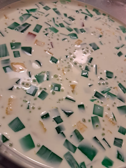 Creamy Sago’t Gulaman with green jelly and tapioca pearls