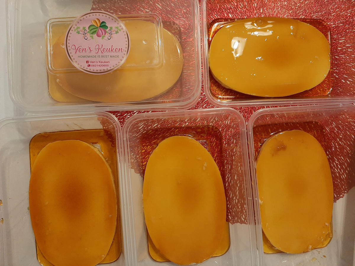 Five individual leche flans packed in rectangular containers